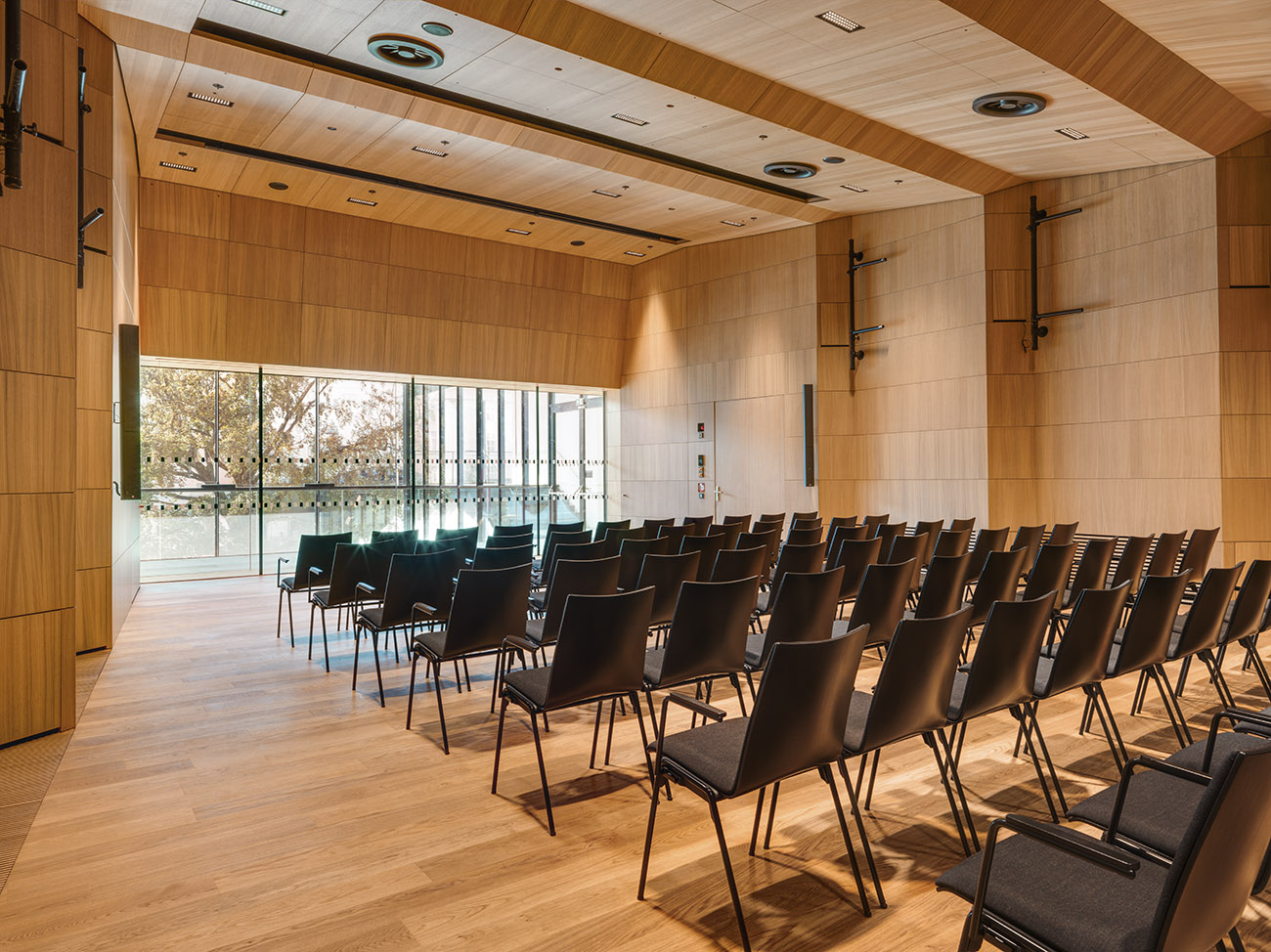 Dominik Hollaus - Haus der Musik Innsbruck Dominik Hollaus Fotografie Grafikdesign