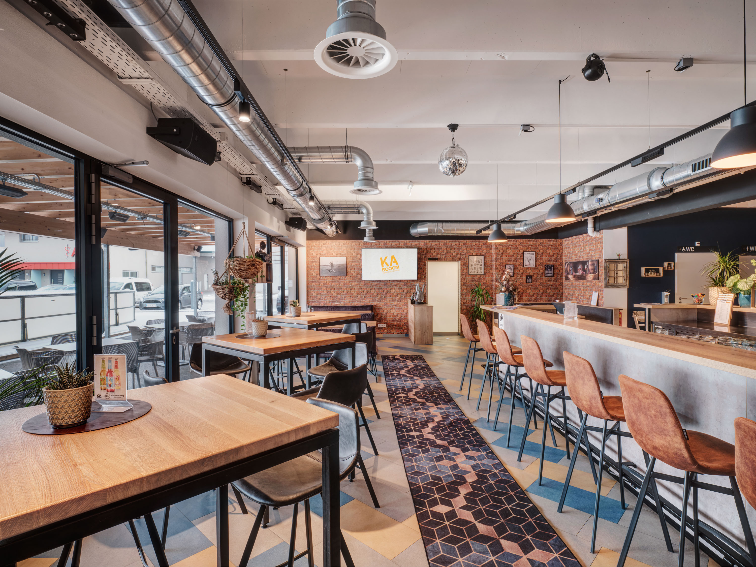 Kabooom Bistro Kaltenbach Zillertal Dominik Hollaus Fotografie Grafikdesign