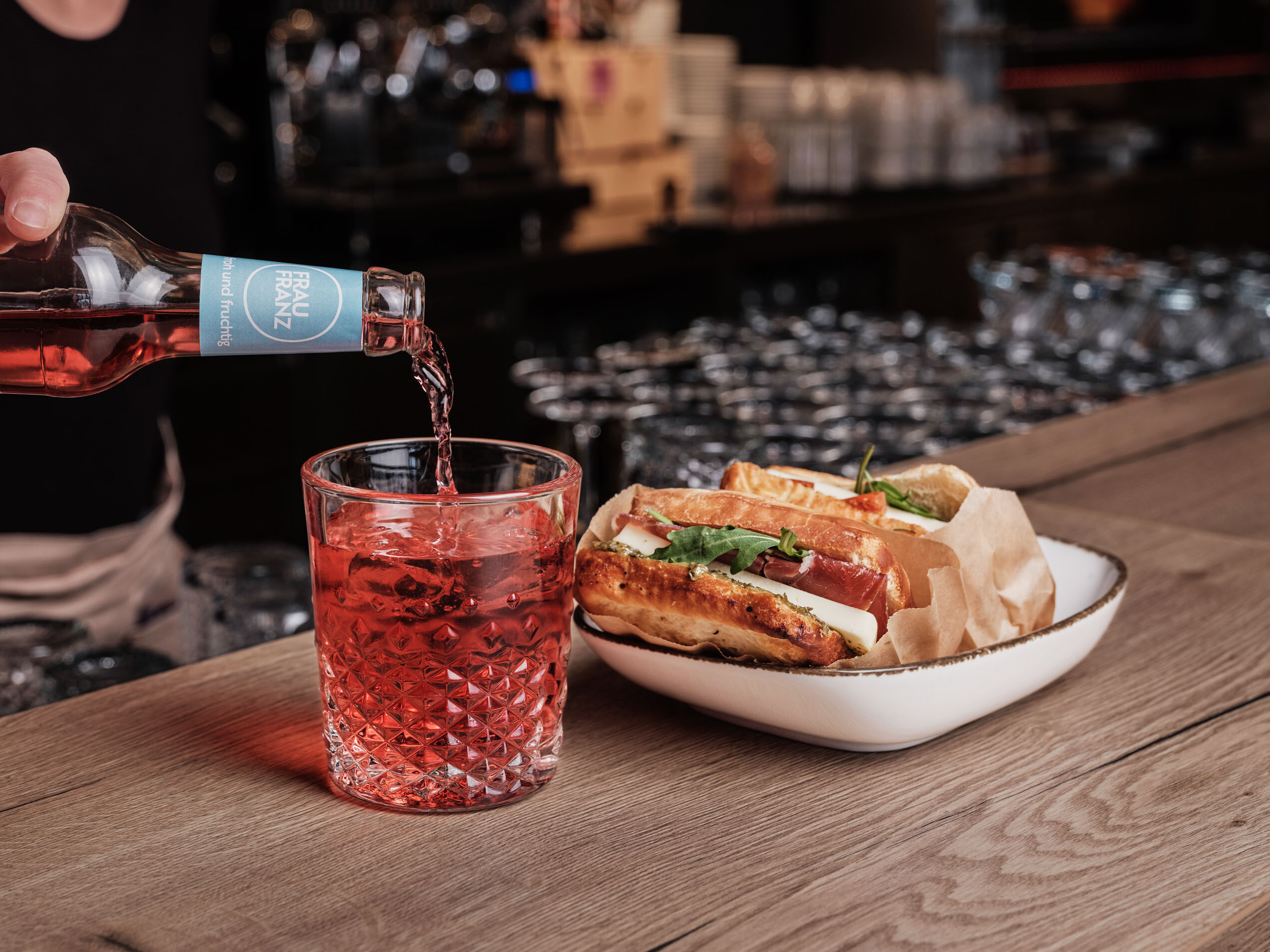 Kabooom Bistro Kaltenbach Zillertal Dominik Hollaus Fotografie Grafikdesign