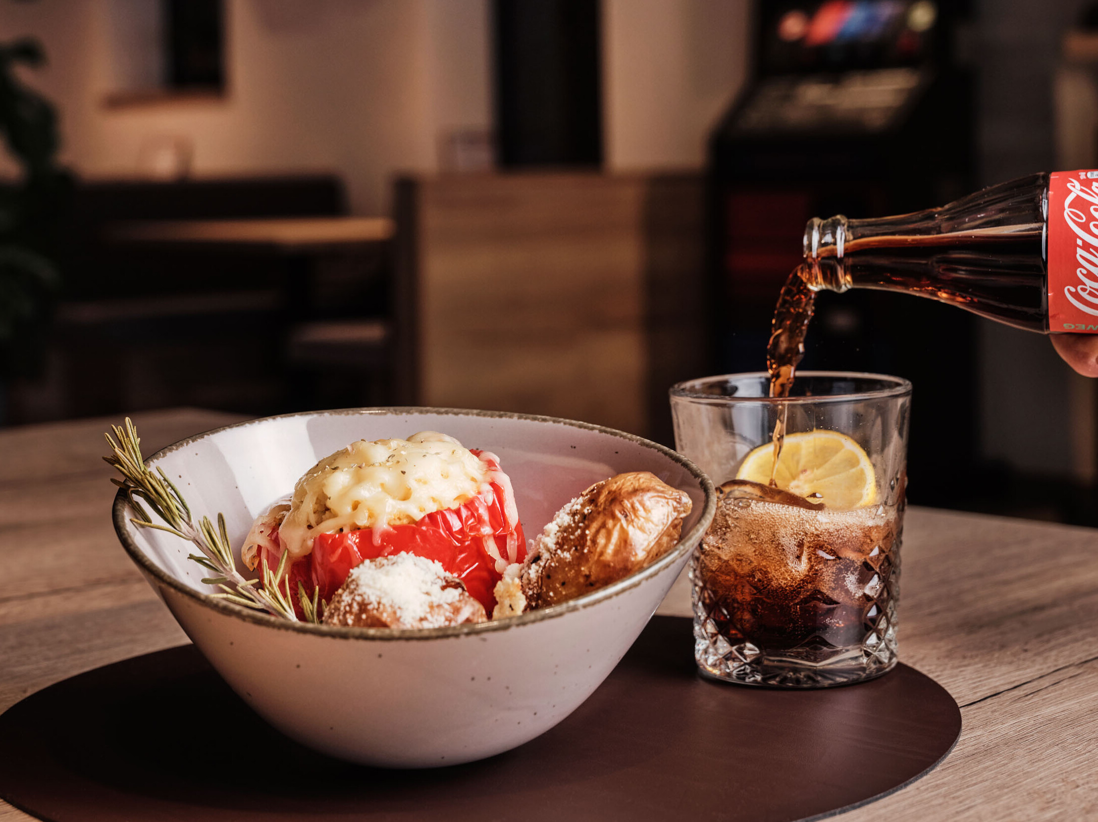 Kabooom Bistro Kaltenbach Zillertal Dominik Hollaus Fotografie Grafikdesign