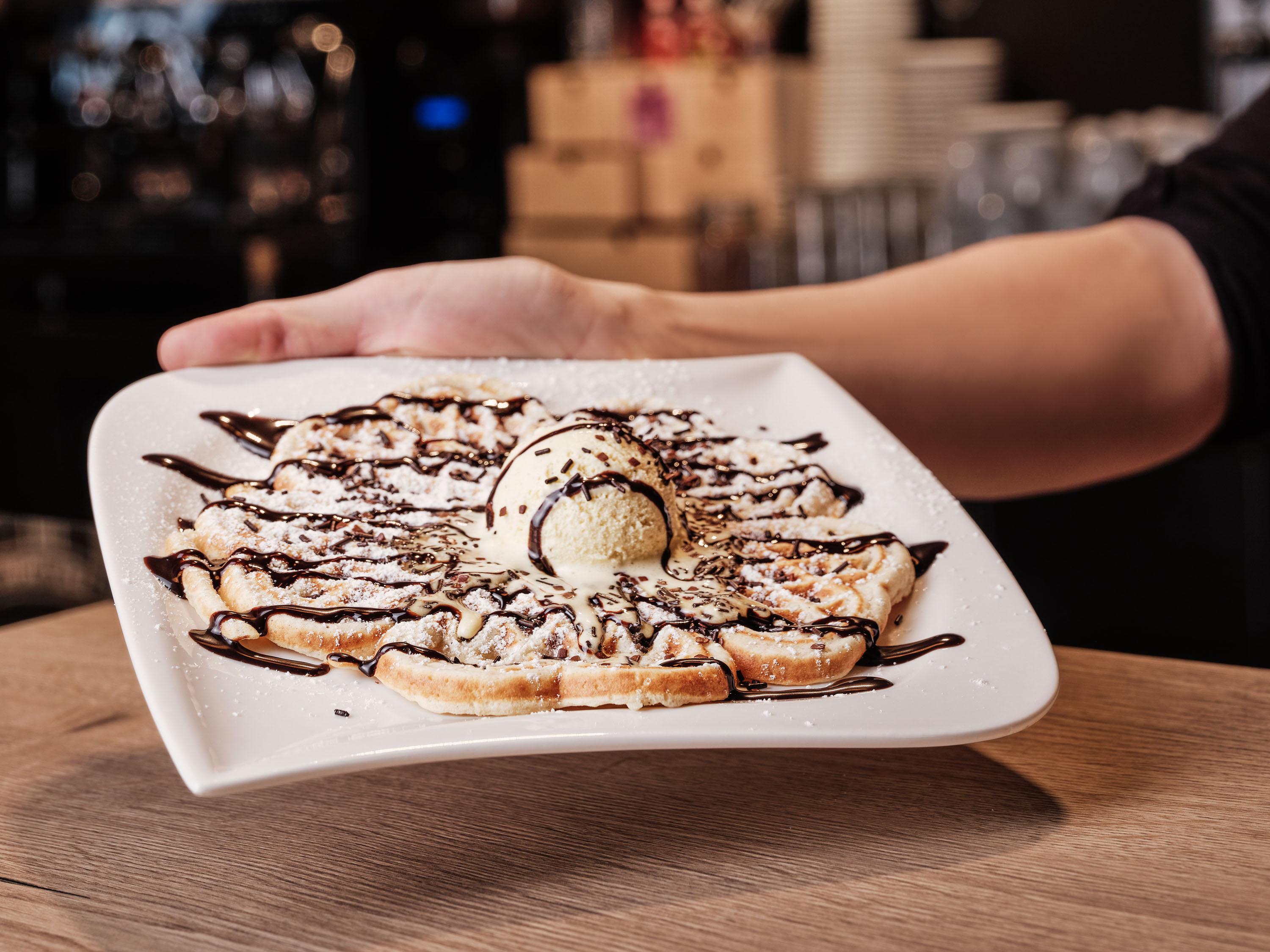 Kabooom Bistro Kaltenbach Zillertal Dominik Hollaus Fotografie Grafikdesign