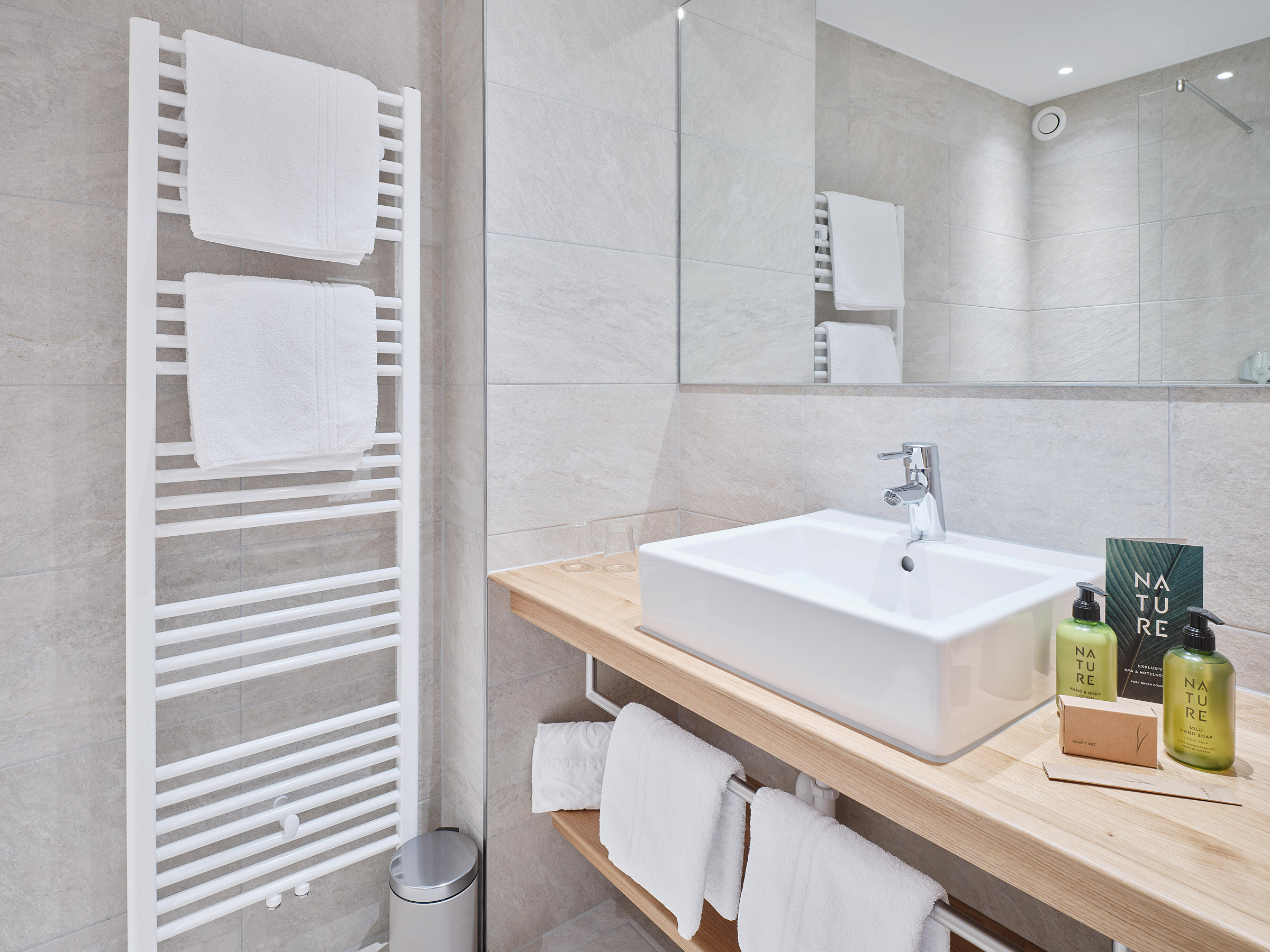 Hotel Moisl Abtenau Architektur 2024 Dominik Hollaus Dominik Hollaus Fotografie Grafikdesign