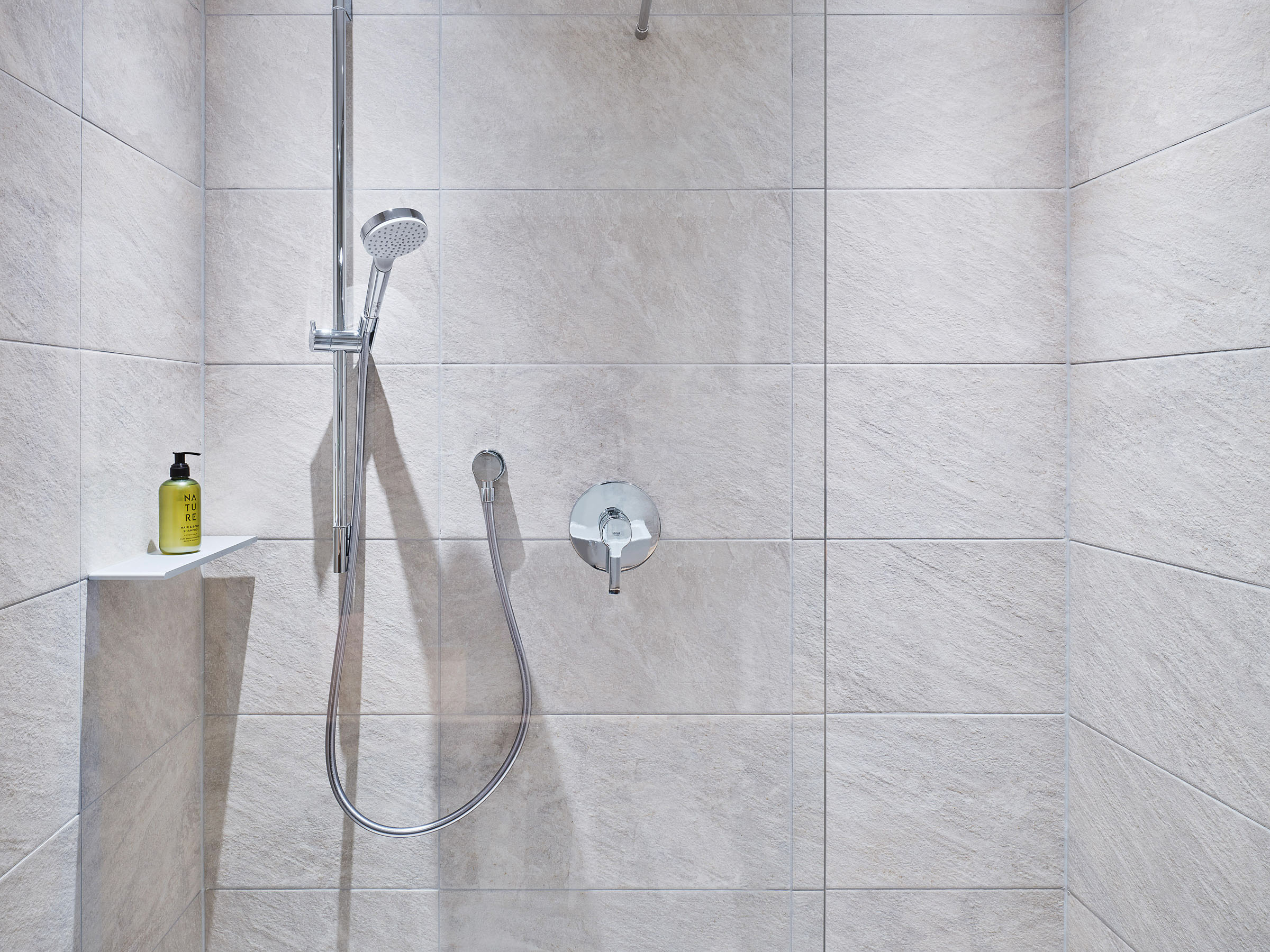 Hotel Moisl Abtenau Architektur 2024 Dominik Hollaus Dominik Hollaus Fotografie Grafikdesign